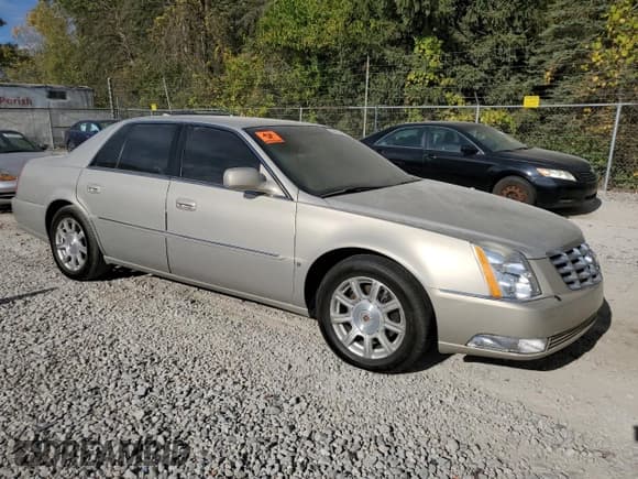 ✅ 2009 Cadillac DTS 1SA • VIN: 1G6KD57Y99U115372 • Lot: 82283025. Wystawiony na Copart z przebiegiem Nie podano. Bezpłatny archiwum sprzedaży aukcyjnych z USA i szczegółowy raport historii pojazdu na DreamBid. Zdjęcie 4.