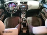 ✅ 2016 Kia Soul • VIN: KNDJN2A26G7308275 • Lot: 91365565. Wystawiony na Copart z przebiegiem 140 169 mil. Bezpłatny archiwum sprzedaży aukcyjnych z USA i szczegółowy raport historii pojazdu na DreamBid. Zdjęcie 8.