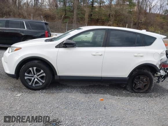 ✅ 2018 Toyota RAV4 LE • VIN: JTMBFREV7JJ214074 • Lot: 43688130. Listed on IAAI with 127,167 mi. Free auction sales archive from the USA and detailed vehicle history report at DreamBid. Image 14.