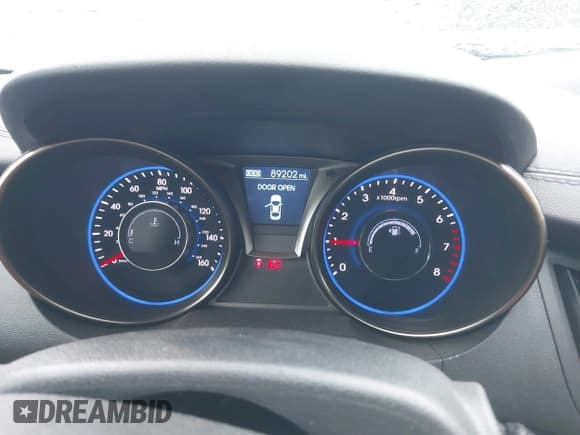 ✅ 2013 Hyundai Genesis Coupe 2.0T • VIN: KMHHT6KDXDU099174 • Lot: 42906103. Wystawiony na IAAI z przebiegiem 89 202 mil. Bezpłatny archiwum sprzedaży aukcyjnych z USA i szczegółowy raport historii pojazdu na DreamBid. Zdjęcie 7.