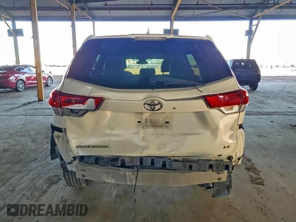 ✅ 2019 Toyota Highlander LE • VIN: 5TDZZRFH1KS329465 • Lot: 94925345. Listed on Copart with 82,256 mi. Free auction sales archive from the USA and detailed vehicle history report at DreamBid. Image 6.
