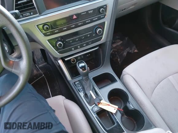 ✅ 2016 Hyundai Sonata SE • VIN: 5NPE24AF0GH301763 • Lot: 43560103. Listed on IAAI with 105,680 mi. Free auction sales archive from the USA and detailed vehicle history report at DreamBid. Image 11.