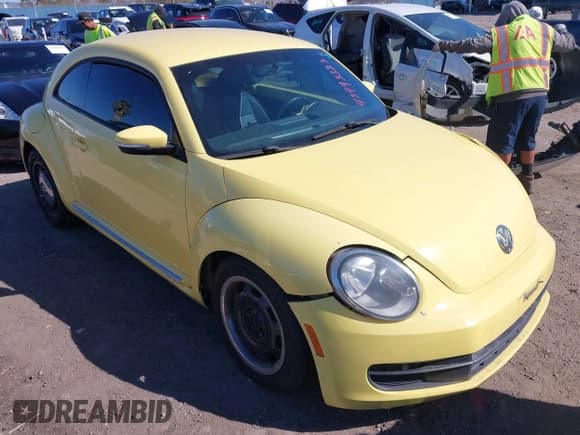 ✅ 2013 Volkswagen Beetle 2.5L • VIN: 3VWJP7AT8DM617745 • Lot: 43493323. Wystawiony na IAAI z przebiegiem 118 418 mil. Bezpłatny archiwum sprzedaży aukcyjnych z USA i szczegółowy raport historii pojazdu na DreamBid. Zdjęcie 1.