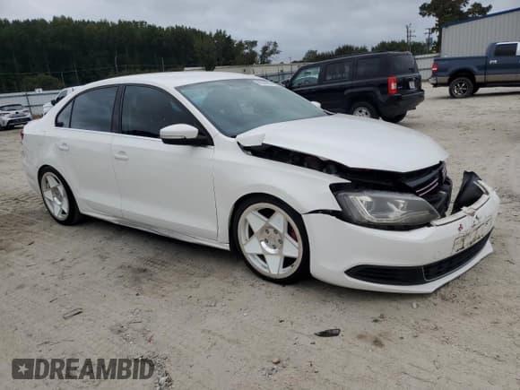 ✅ 2013 Volkswagen Jetta SE • VIN: 3VWBX7AJXDM237793 • Lot: 85594385. Listed on Copart with 84,737 mi. Free auction sales archive from the USA and detailed vehicle history report at DreamBid. Image 4.