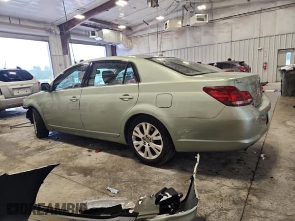 ✅ 2010 Toyota Avalon XLS • VIN: 4T1BK3DB7AU353406 • Lot: 81708855. Listed on Copart with 175,754 mi. Free auction sales archive from the USA and detailed vehicle history report at DreamBid. Image 2.