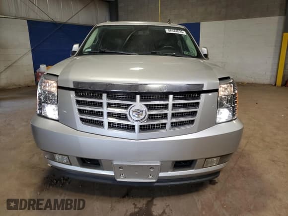 ✅ 2011 Cadillac Escalade ESV Luxury • VIN: 1GYS4HEF0BR140504 • Лот: 68624025. Опубликован ранее на Copart с пробегом 102 756 миль. Бесплатный доступ к архиву аукционных продаж из США и подробный отчёт об истории автомобиля на DreamBid. Изображение 5.
