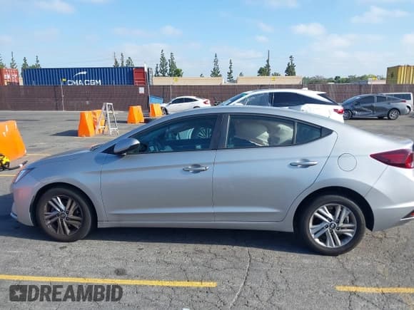 ✅ 2020 Hyundai Elantra SEL • VIN: 5NPD84LF0LH562957 • Lot: 42280413. Listed on IAAI with 88,505 mi. Free auction sales archive from the USA and detailed vehicle history report at DreamBid. Image 14.
