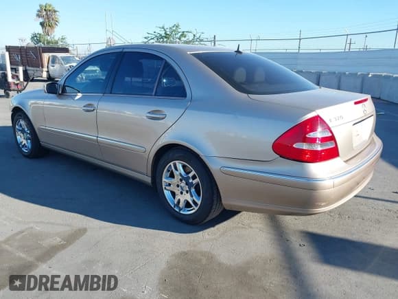 ✅ 2003 Mercedes-Benz E 320 • VIN: WDBUF65J93A299232 • Лот: 43304183. Опубликован ранее на IAAI с пробегом 164 069 миль. Бесплатный доступ к архиву аукционных продаж из США и подробный отчёт об истории автомобиля на DreamBid. Изображение 3.