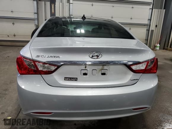 ✅ 2012 Hyundai Sonata SE • VIN: 5NPEC4AC3CH477624 • Lot: 68442124. Listed on Copart with 162,245 mi. Free auction sales archive from the USA and detailed vehicle history report at DreamBid. Image 6.