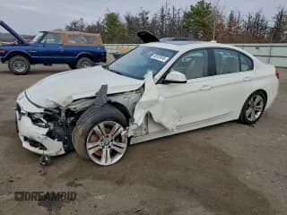 ✅ 2018 BMW 3 Series 330i xDrive • VIN: WBA8D9C56JA615275 • Лот: 92929345. Опубликован ранее на Copart с пробегом 84 354 миль. Бесплатный доступ к архиву аукционных продаж из США и подробный отчёт об истории автомобиля на DreamBid. Изображение 1.
