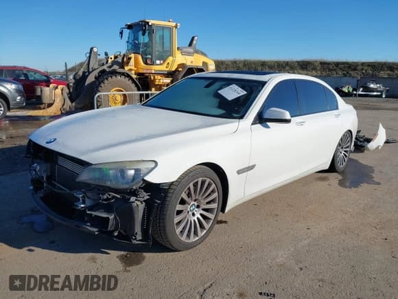 ✅ 2012 BMW 7 Series 750Li • VIN: WBAKB8C58CC964225 • Лот: 41228368. Опубликован ранее на IAAI с пробегом 94 583 миль. Бесплатный доступ к архиву аукционных продаж из США и подробный отчёт об истории автомобиля на DreamBid. Изображение 2.