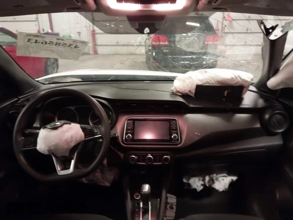 ✅ 2020 Nissan Kicks S • VIN: 3N1CP5BV5LL493103 • Lot: 43585643. Listed on IAAI with 50,637 mi. Free auction sales archive from the USA and detailed vehicle history report at DreamBid. Image 18.