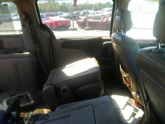 ✅ 2011 Chrysler Town & Country Touring L • VIN: 2A4RR8DG7BR609415 • Lot: 43460334. Wystawiony na IAAI z przebiegiem 208 950 mil. Bezpłatny archiwum sprzedaży aukcyjnych z USA i szczegółowy raport historii pojazdu na DreamBid. Zdjęcie 8.