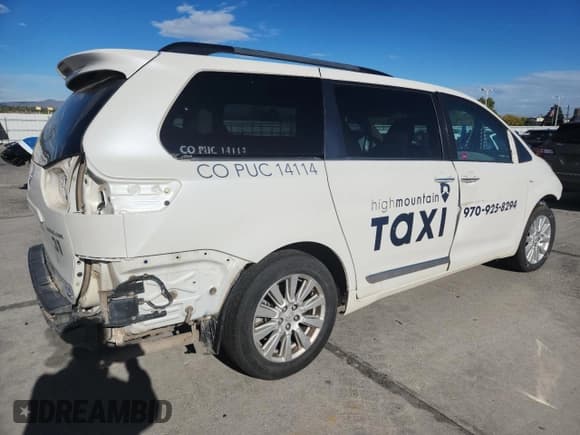 ✅ 2017 Toyota Sienna XLE • VIN: 5TDDZ3DC6HS173396 • Lot: 82459485. Wystawiony na Copart z przebiegiem 238 324 mil. Bezpłatny archiwum sprzedaży aukcyjnych z USA i szczegółowy raport historii pojazdu na DreamBid. Zdjęcie 3.