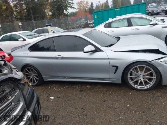 ✅ 2016 BMW 4 Series 435i xDrive • VIN: WBA3R5C55GK373053 • Lot: 43549985. Wystawiony na IAAI z przebiegiem 77 435 mil. Bezpłatny archiwum sprzedaży aukcyjnych z USA i szczegółowy raport historii pojazdu na DreamBid. Zdjęcie 13.