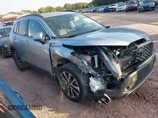 ✅ 2024 Toyota Corolla Cross XLE • VIN: 7MUDAABG4RV091711 • Lot: 43216020. Wystawiony na IAAI z przebiegiem 38 929 mil. Bezpłatny archiwum sprzedaży aukcyjnych z USA i szczegółowy raport historii pojazdu na DreamBid. Zdjęcie 1.