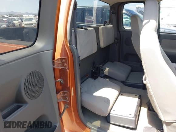 ✅ 2004 Chevrolet Colorado Z85 • VIN: 1GCCS198148140250 • Lot: 42677495. Wystawiony na IAAI z przebiegiem 127 185 mil. Bezpłatny archiwum sprzedaży aukcyjnych z USA i szczegółowy raport historii pojazdu na DreamBid. Zdjęcie 8.