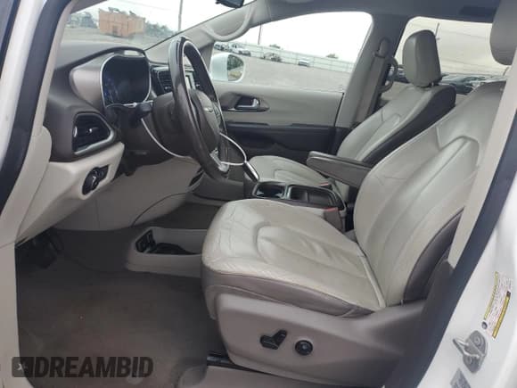 ✅ 2017 Chrysler Pacifica Touring L • VIN: 2C4RC1BG1HR702473 • Лот: 57705575. Опубликован ранее на Copart с пробегом 152 445 миль. Бесплатный доступ к архиву аукционных продаж из США и подробный отчёт об истории автомобиля на DreamBid. Изображение 7.