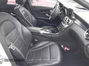 ✅ 2018 Mercedes-Benz C 300 • VIN: WDDWF4KB5JR374184 • Lot: 41218212. Wystawiony na IAAI z przebiegiem 73 327 mil. Bezpłatny archiwum sprzedaży aukcyjnych z USA i szczegółowy raport historii pojazdu na DreamBid. Zdjęcie 5.