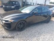 ✅ 2024 Mazda 3 S Select Sport • VIN: 3MZBPABM4RM402735 • Лот: 42863766. Опубликован ранее на IAAI с пробегом 39 818 миль. Бесплатный доступ к архиву аукционных продаж из США и подробный отчёт об истории автомобиля на DreamBid. Изображение 2.