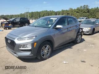 ✅ 2019 Hyundai Kona SE • VIN: KM8K12AA2KU320453 • Лот: 87204265. Опубликован ранее на Copart с пробегом 37 250 миль. Бесплатный доступ к архиву аукционных продаж из США и подробный отчёт об истории автомобиля на DreamBid. Изображение 1.