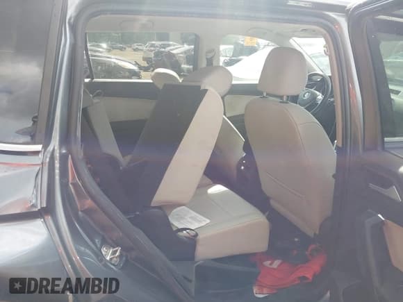 ✅ 2019 Volkswagen Tiguan SE • VIN: 3VV2B7AX7KM027222 • Lot: 43357635. Wystawiony na IAAI z przebiegiem 86 961 mil. Bezpłatny archiwum sprzedaży aukcyjnych z USA i szczegółowy raport historii pojazdu na DreamBid. Zdjęcie 8.