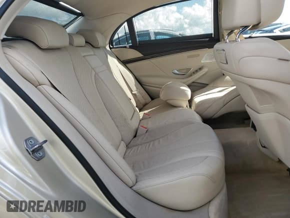 ✅ 2019 Mercedes-Benz S 450 • VIN: WDDUG6EB6KA460132 • Лот: 73942904. Опубликован ранее на Copart с пробегом Не указан. Бесплатный доступ к архиву аукционных продаж из США и подробный отчёт об истории автомобиля на DreamBid. Изображение 11.