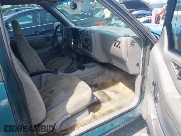 1997 Chevrolet S-10 LS с VIN 1GCCS19X0V8149241, выставлен на аукционе IAAI как лот 42768927 с пробегом 357 198 миль миль и . История ставок и продаж доступна на DreamBid. Изображение 5.