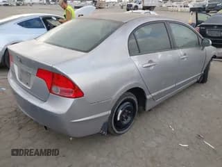 ✅ 2007 Honda Civic LX • VIN: JHMFA16567S006818 • Lot: 43703856. Wystawiony na IAAI z przebiegiem 206 942 mil. Bezpłatny archiwum sprzedaży aukcyjnych z USA i szczegółowy raport historii pojazdu na DreamBid. Zdjęcie 4.