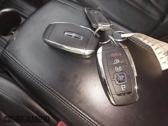 ✅ 2019 Lincoln MKC Select • VIN: 5LMCJ2D94KUL04547 • Lot: 43809359. Wystawiony na IAAI z przebiegiem 67 139 mil. Bezpłatny archiwum sprzedaży aukcyjnych z USA i szczegółowy raport historii pojazdu na DreamBid. Zdjęcie 11.