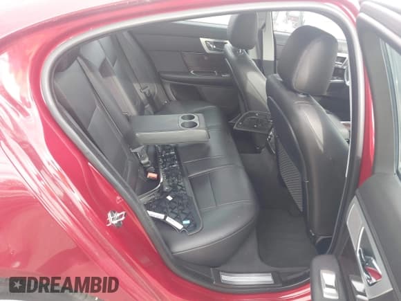 ✅ 2013 Jaguar XF V6 AWD • VIN: SAJWJ0EF2D8S84213 • Lot: 40407546. Wystawiony na IAAI z przebiegiem Nie podano. Bezpłatny archiwum sprzedaży aukcyjnych z USA i szczegółowy raport historii pojazdu na DreamBid. Zdjęcie 8.