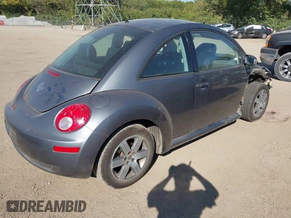 ✅ 2006 Volkswagen Beetle • VIN: 3VWRW31C86M415392 • Lot: 43332515. Wystawiony na IAAI z przebiegiem 87 423 mil. Bezpłatny archiwum sprzedaży aukcyjnych z USA i szczegółowy raport historii pojazdu na DreamBid. Zdjęcie 4.