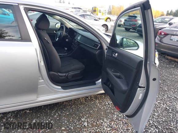 ✅ 2018 Kia Optima LX • VIN: 5XXGT4L33JG271542 • Lot: 43680086. Wystawiony na IAAI z przebiegiem 28 182 mil. Bezpłatny archiwum sprzedaży aukcyjnych z USA i szczegółowy raport historii pojazdu na DreamBid. Zdjęcie 5.