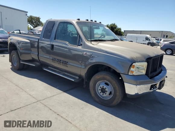 ✅ 2002 Ford F-350 XL • VIN: 1FTWX33F32ED70260 • Лот: 69595585. Опубликован ранее на Copart с пробегом Не указан. Бесплатный доступ к архиву аукционных продаж из США и подробный отчёт об истории автомобиля на DreamBid. Изображение 4.