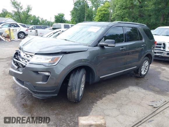 ✅ 2018 Ford Explorer XLT • VIN: 1FM5K8D8XJGA94438 • Lot: 42285812. Wystawiony na IAAI z przebiegiem 48 366 mil. Bezpłatny archiwum sprzedaży aukcyjnych z USA i szczegółowy raport historii pojazdu na DreamBid. Zdjęcie 2.