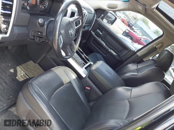 ✅ 2010 Dodge 1500 Laramie • VIN: 1D7RV1CT8AS201631 • Lot: 42755672. Wystawiony na IAAI z przebiegiem 78 907 mil. Bezpłatny archiwum sprzedaży aukcyjnych z USA i szczegółowy raport historii pojazdu na DreamBid. Zdjęcie 18.