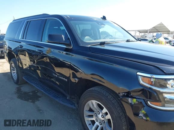 ✅ 2020 Chevrolet Suburban LT • VIN: 1GNSCHKC8LR117497 • Lot: 43092124. Wystawiony na IAAI z przebiegiem 59 482 mil. Bezpłatny archiwum sprzedaży aukcyjnych z USA i szczegółowy raport historii pojazdu na DreamBid. Zdjęcie 6.