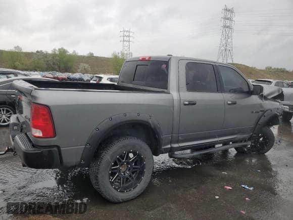 ✅ 2009 Dodge 1500 Laramie • VIN: 1D3HV13T29S706525 • Lot: 55626885. Wystawiony na Copart z przebiegiem 237 982 mil. Bezpłatny archiwum sprzedaży aukcyjnych z USA i szczegółowy raport historii pojazdu na DreamBid. Zdjęcie 3.