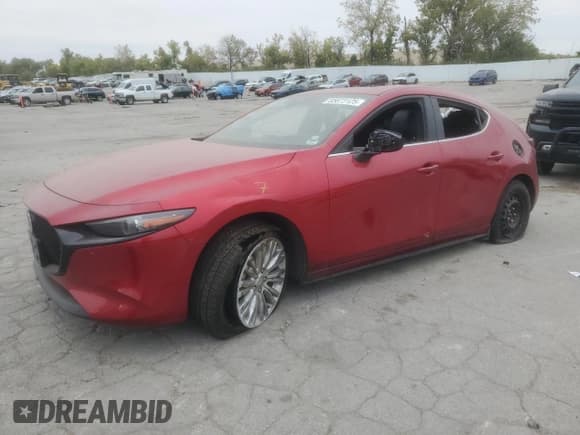 ✅ 2021 Mazda 3 Premium • VIN: JM1BPBML6M1300968 • Лот: 85673125. Опубликован ранее на Copart с пробегом Не указан. Бесплатный доступ к архиву аукционных продаж из США и подробный отчёт об истории автомобиля на DreamBid. Изображение 1.