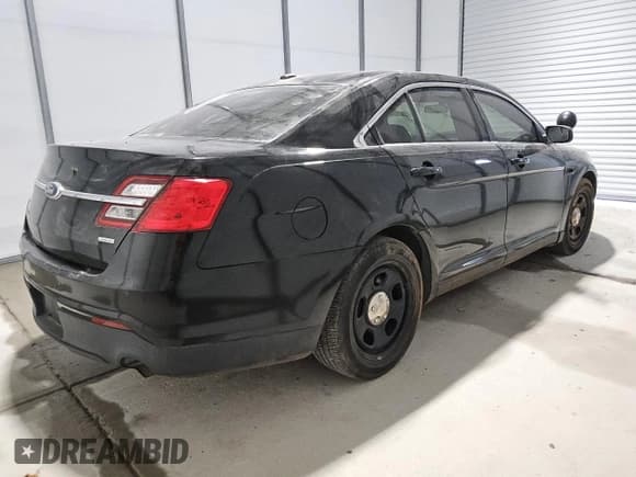 ✅ 2013 Ford Police Interceptor • VIN: 1FAHP2MT9DG212834 • Lot: 55115525. Wystawiony na Copart z przebiegiem 149 940 mil. Bezpłatny archiwum sprzedaży aukcyjnych z USA i szczegółowy raport historii pojazdu na DreamBid. Zdjęcie 3.