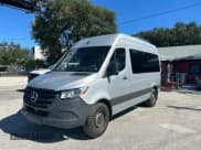 ✅ 2024 Mercedes-Benz Sprinter Passenger • VIN: W1Z4KFHYXRP710933 • Лот: 86813015. Опубликован ранее на Copart с пробегом 32 893 миль. Бесплатный доступ к архиву аукционных продаж из США и подробный отчёт об истории автомобиля на DreamBid. Изображение 2.
