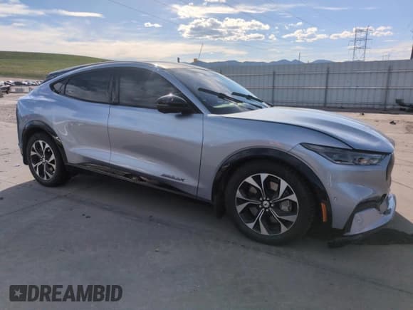 ✅ 2022 Ford Mustang Mach-E Premium • VIN: 3FMTK3SU9NMA43695 • Lot: 56775775. Listed on Copart with 14,777 mi. Free auction sales archive from the USA and detailed vehicle history report at DreamBid. Image 4.