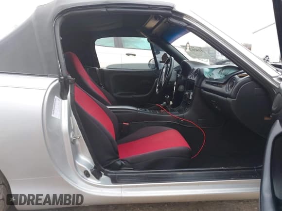 ✅ 2000 Mazda MX-5 Miata • VIN: JM1NB3531Y0143779 • Lot: 41460734. Listed on IAAI with 191,623 mi. Free auction sales archive from the USA and detailed vehicle history report at DreamBid. Image 5.