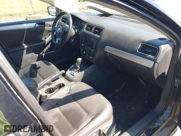 ✅ 2014 Volkswagen Jetta SE • VIN: 3VWD17AJ6EM380039 • Lot: 43098623. Listed on IAAI with 143,104 mi. Free auction sales archive from the USA and detailed vehicle history report at DreamBid. Image 5.