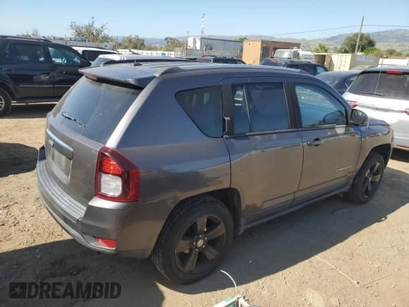 ✅ 2016 Jeep Compass Sport SE • VIN: 1C4NJDBB1GD779260 • Lot: 56040065. Wystawiony na Copart z przebiegiem Nie podano. Bezpłatny archiwum sprzedaży aukcyjnych z USA i szczegółowy raport historii pojazdu na DreamBid. Zdjęcie 3.