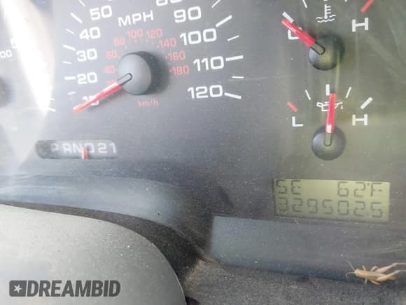 ✅ 2005 Ford F-150 STX • VIN: 1FTRX12W45NB76067 • Лот: 43779019. Опубликован ранее на IAAI с пробегом 329 502 миль. Бесплатный доступ к архиву аукционных продаж из США и подробный отчёт об истории автомобиля на DreamBid. Изображение 7.