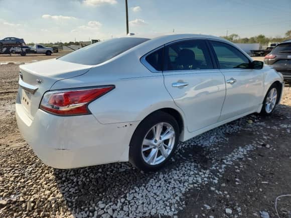 2015 Nissan Altima SV с VIN 1N4AL3AP8FC277095, выставлен на аукционе Copart как лот 90319715 с пробегом 77 124 миль миль и Списание • Salvage title. История ставок и продаж доступна на DreamBid. Изображение 3.