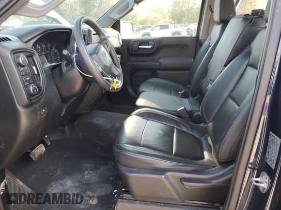 ✅ 2019 Chevrolet Silverado 1500 Custom Trail Boss • VIN: 1GCPYCEF9KZ413927 • Lot: 74636234. Wystawiony na Copart z przebiegiem 49 179 mil. Bezpłatny archiwum sprzedaży aukcyjnych z USA i szczegółowy raport historii pojazdu na DreamBid. Zdjęcie 7.