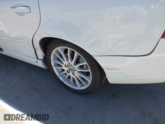 ✅ 2011 Volvo V50 • VIN: YV1672MW8B2606003 • Lot: 42783804. Listed on IAAI with 119,674 mi. Free auction sales archive from the USA and detailed vehicle history report at DreamBid. Image 12.