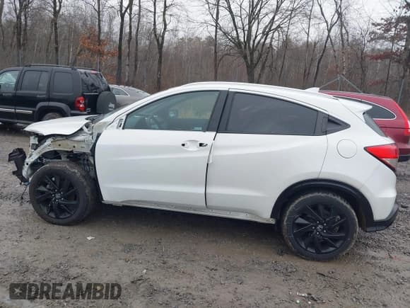 ✅ 2022 Honda HR-V Sport • VIN: 3CZRU6H18NM726747 • Lot: 43786702. Listed on IAAI with 45,474 mi. Free auction sales archive from the USA and detailed vehicle history report at DreamBid. Image 15.